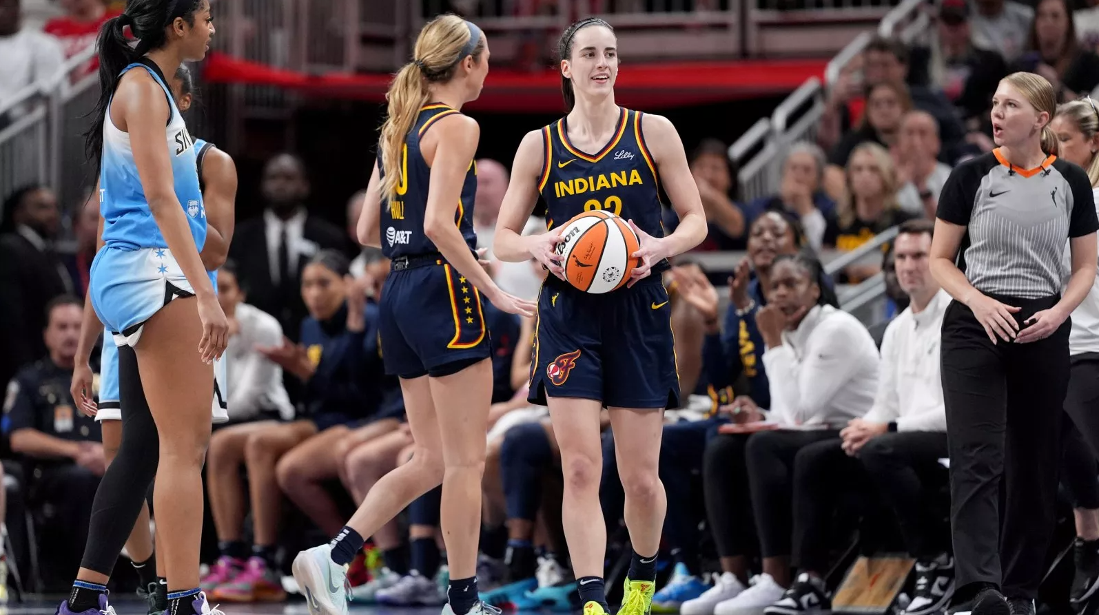 NBA 2K25 В центре внимания восходящие звезды Кейтлин Кларк и Энджел Риз на обложке — изображение 1